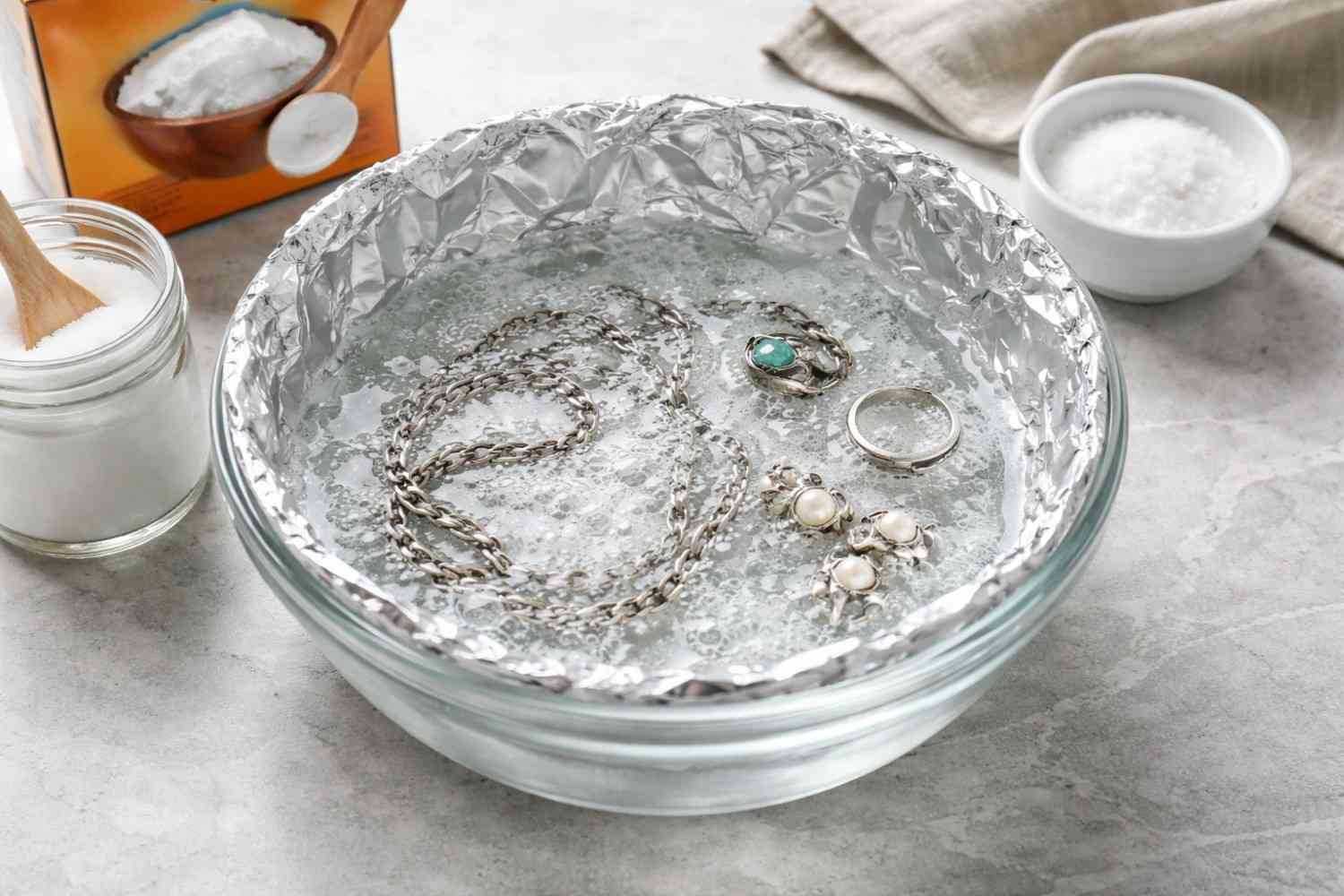 Baking Soda & Aluminum Foil Method