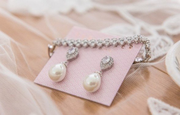 How I Choose the Right Pearl Earrings