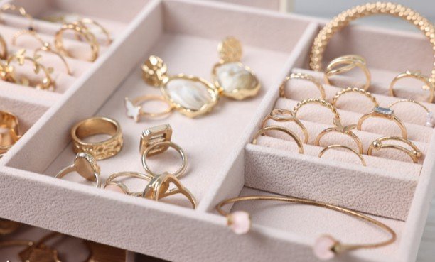 How to Care for White Gold Jewelry