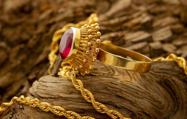 How to Keep Your Gold-Plated Jewelry from Tarnishing Forever