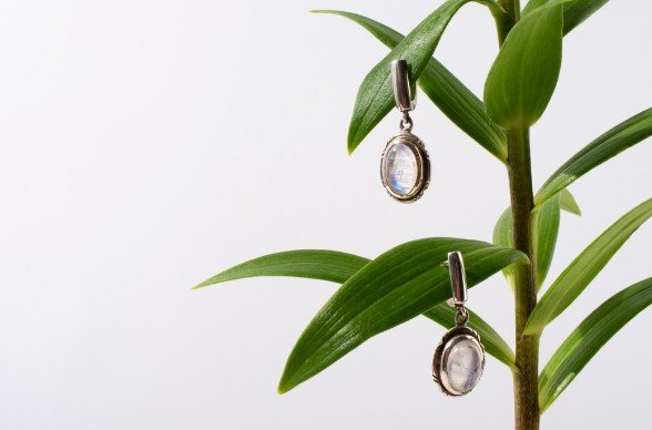 Why 925 Sterling Silver Is Ideal for Pearl Earrings